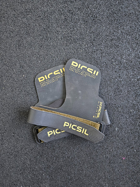 Picsil Hawk Grips